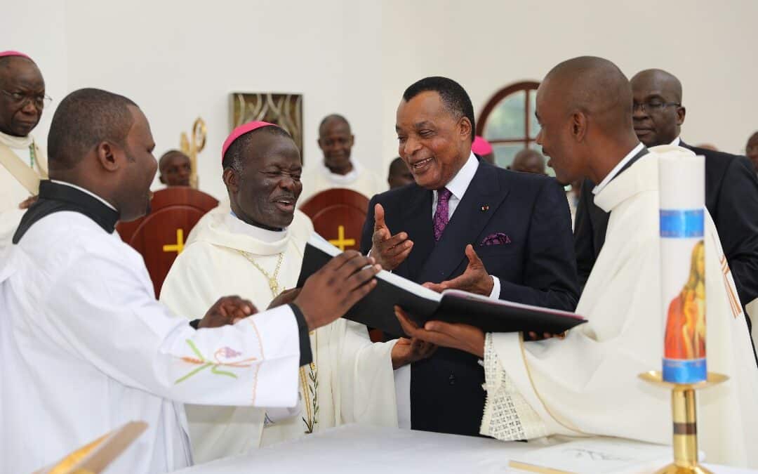 Primature : Le Premier Ministre, Chef du Gouvernement reçoit en audience Mgr Victor ABAGNA MOSSA, Archevêque d’Owando accompagné de Mgr Martin LALIBERTE Évêque de Trois-Rivières